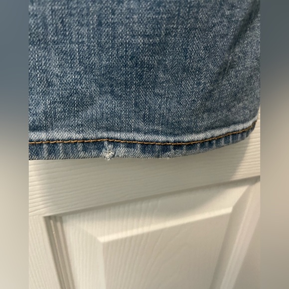 Old Navy Mid-Rise Straight Leg Distressed Jeans - Picture 5 of 6